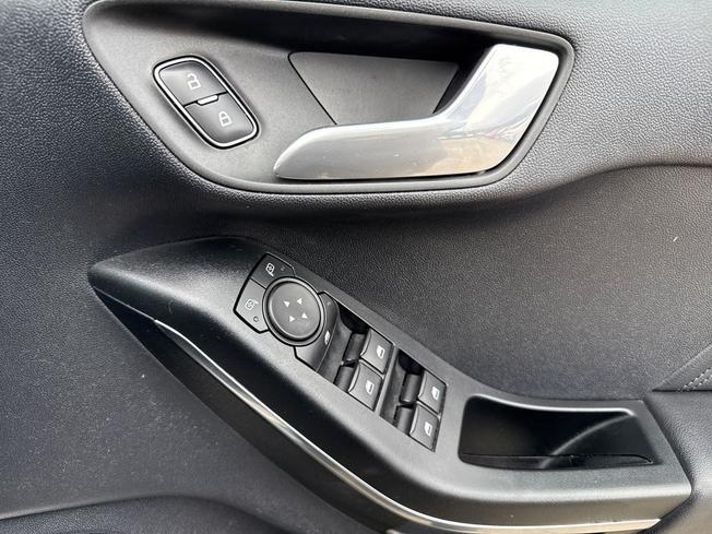 FORD Fiesta Photo 29