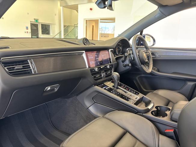 PORSCHE Macan Photo 13