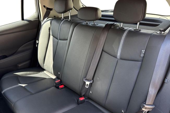 NISSAN Leaf Photo 9