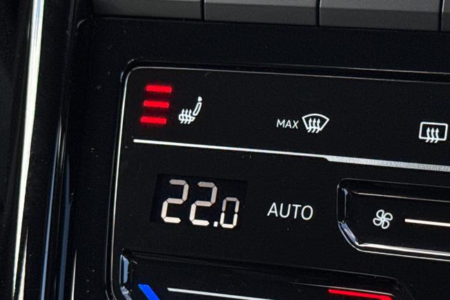 VOLKSWAGEN T-Roc Photo 23