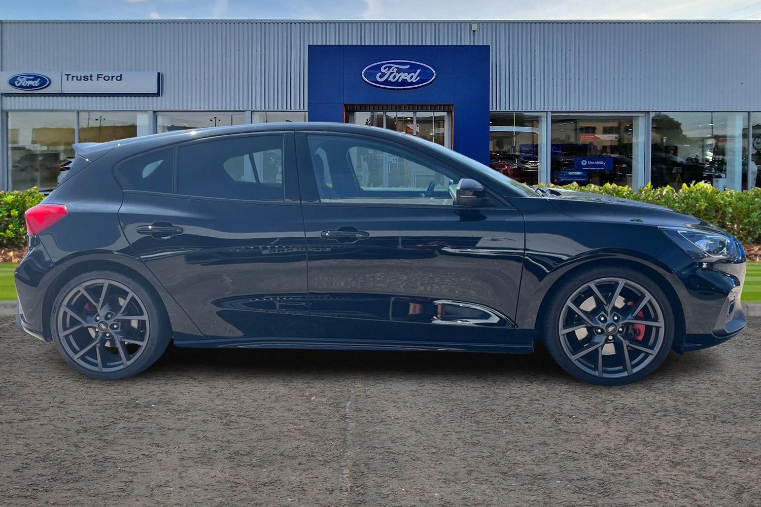 Ford FOCUS Photo 2