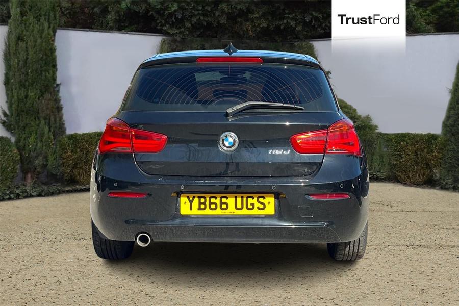 BMW 1 Series Photo autoimg-4419b10d7b2e120d59ccd27b0d10c65adc8216c5.jpg