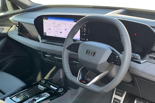 AUDI Q6 e-tron Photo 6