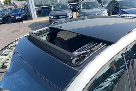 Volkswagen Golf Photo autoimg-441be72282bbab876f743e49d66f2096b231b830.jpg