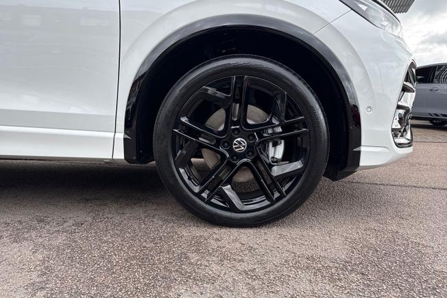 VOLKSWAGEN Tiguan Photo 5