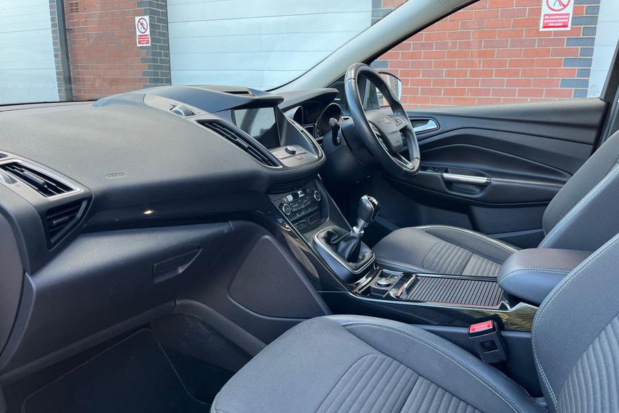 Ford KUGA Photo autoimg-44274816cf729aedfbe0028ed448fd1b072f3f0a.jpg