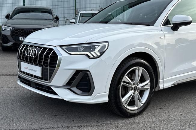AUDI Q3 Photo 22
