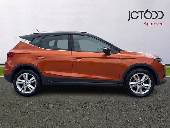 SEAT ARONA Photo 4