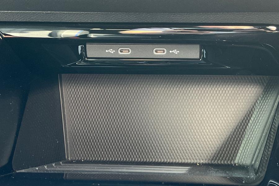 Volkswagen Golf Photo autoimg-44362b5f87d088b938f188fd579eb991d61d470a.jpg
