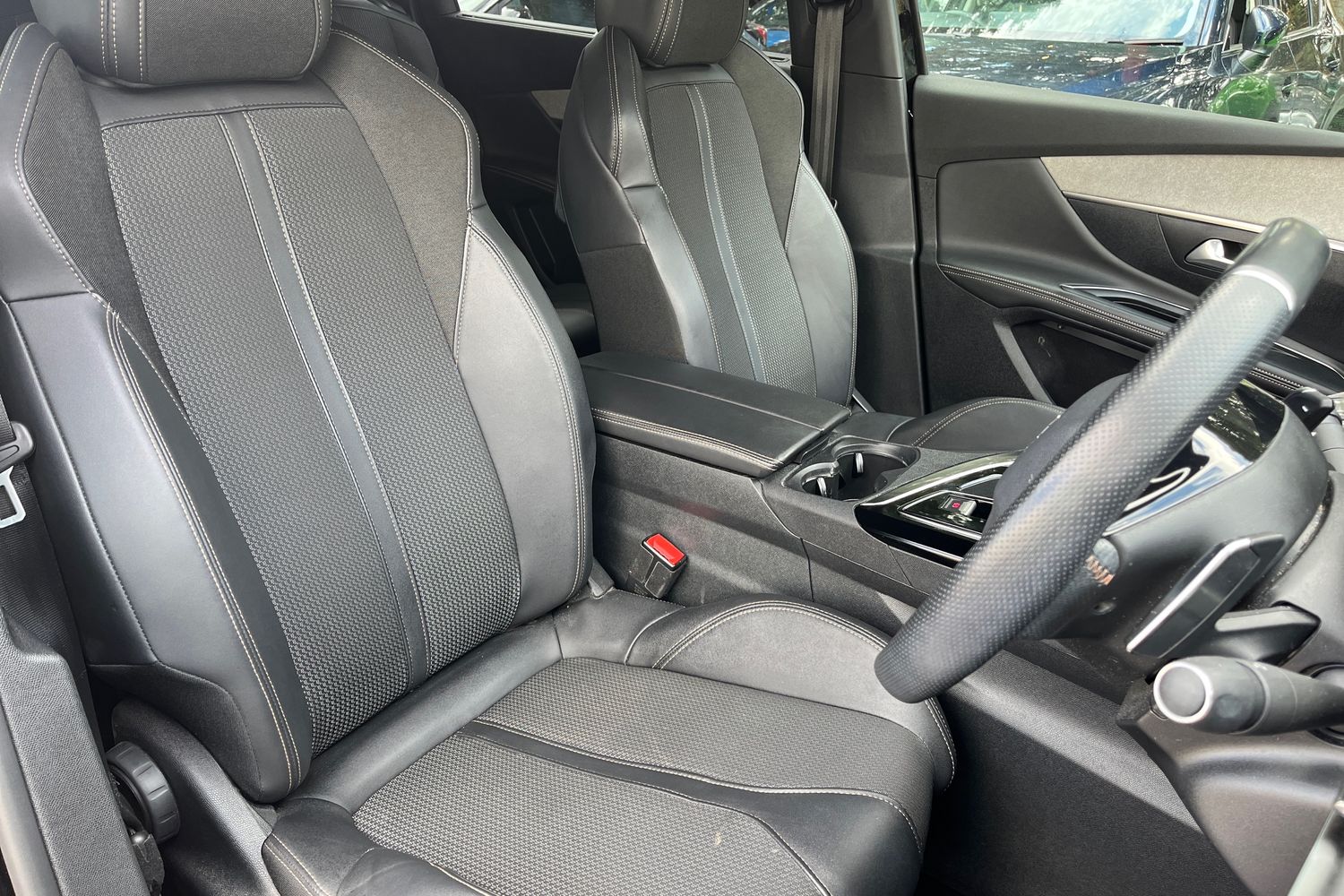 Peugeot 5008 Photo 16