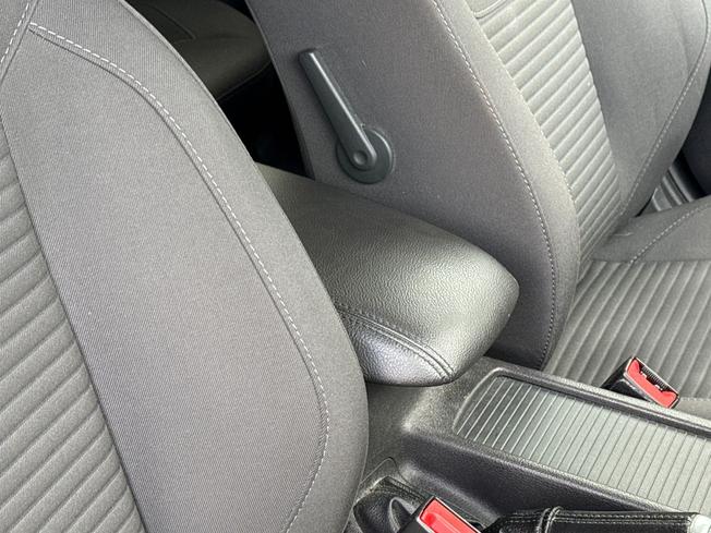 FORD Focus Photo 52