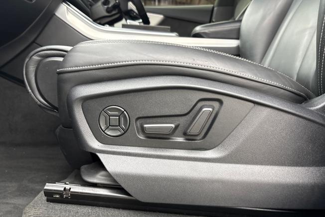 AUDI Q8 Photo 30