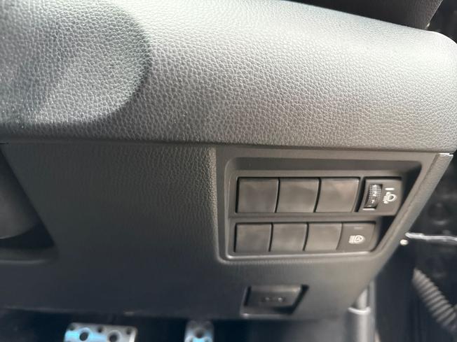 TOYOTA Yaris Photo 27