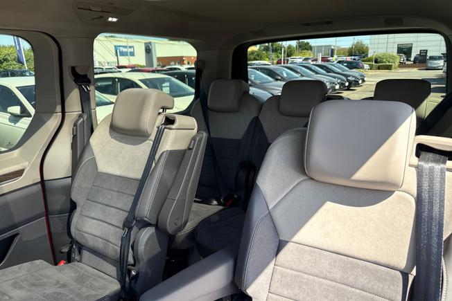 VOLKSWAGEN Multivan Photo 9
