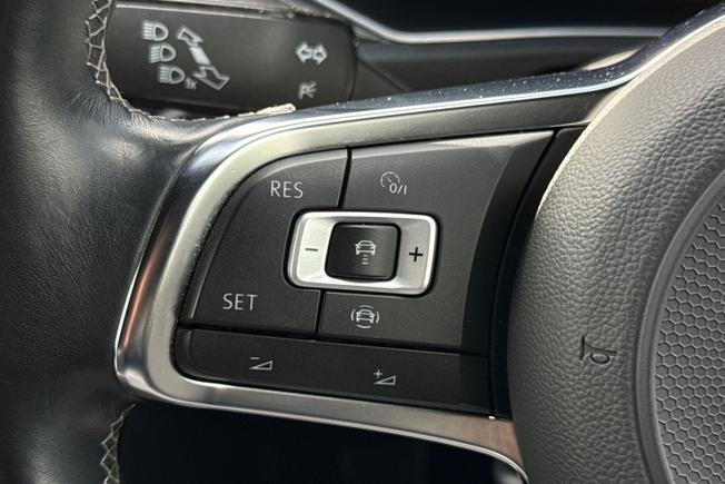 Volkswagen T-Roc Photo 16