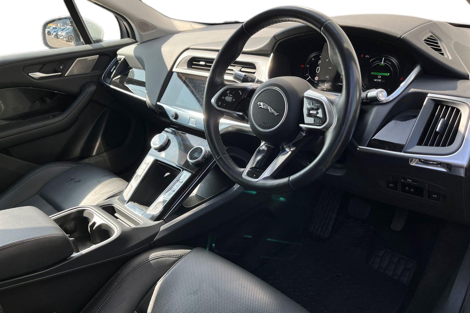 Jaguar I-PACE Photo 8