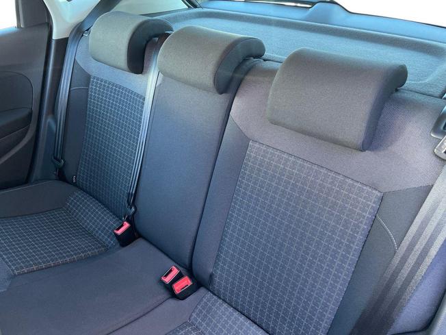 VOLKSWAGEN Polo Photo 9