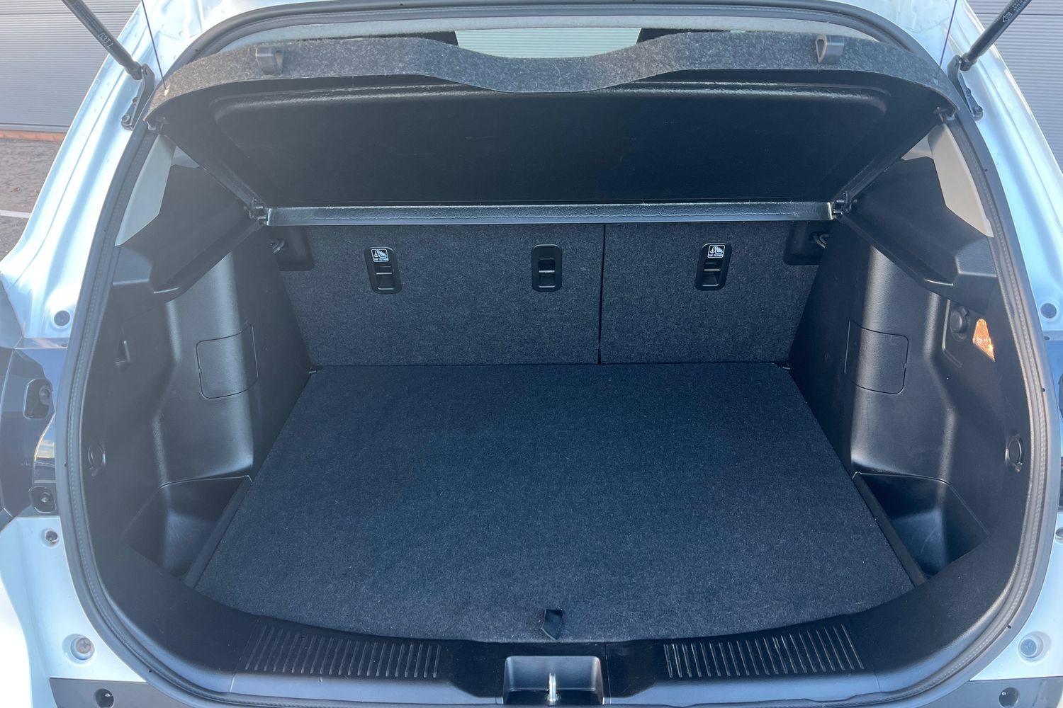 Suzuki S-CROSS Photo 20