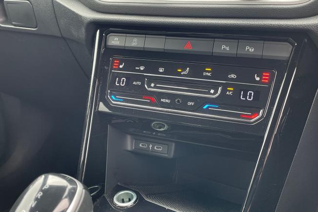 VOLKSWAGEN T-Roc Photo 25