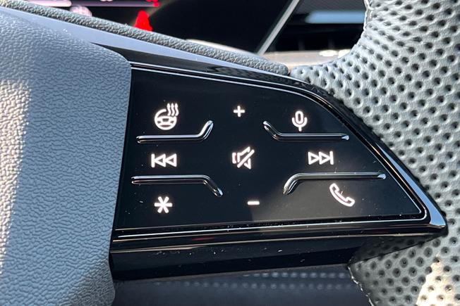 AUDI Q6 e-tron Photo 17