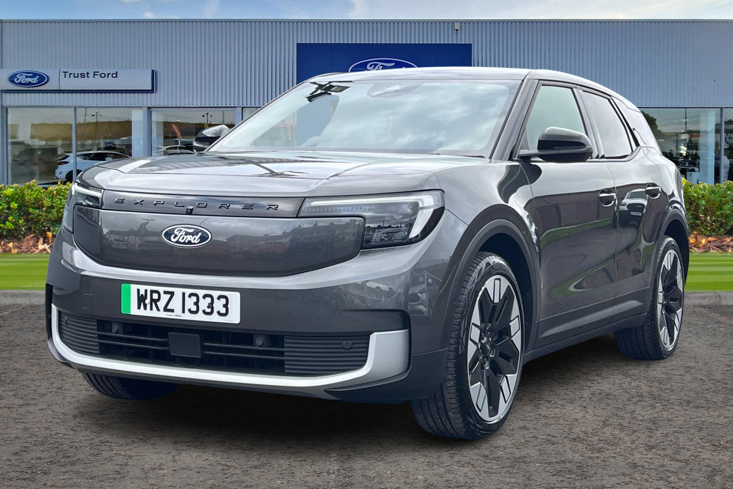 Ford Explorer Photo 4