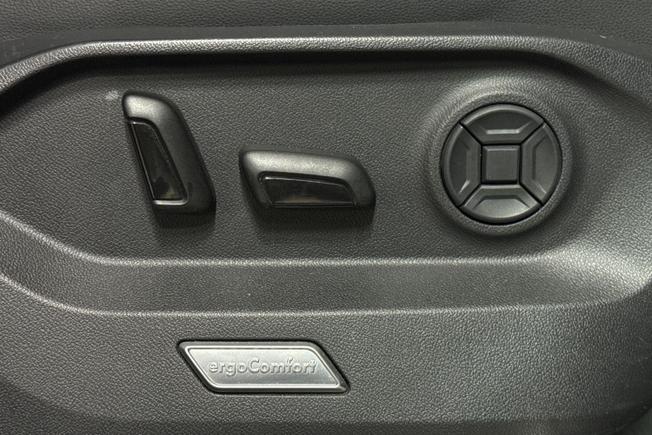 VOLKSWAGEN Touareg Photo 26