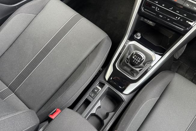 Volkswagen T-Roc Photo 24