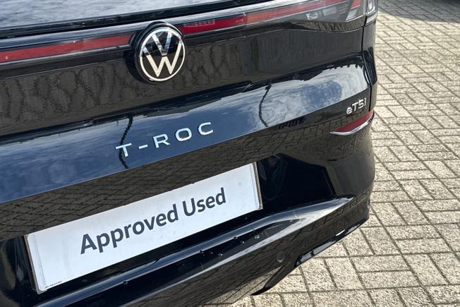 VOLKSWAGEN T-Roc Photo 21