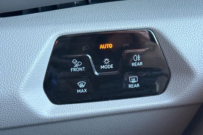 VOLKSWAGEN Multivan Photo 24