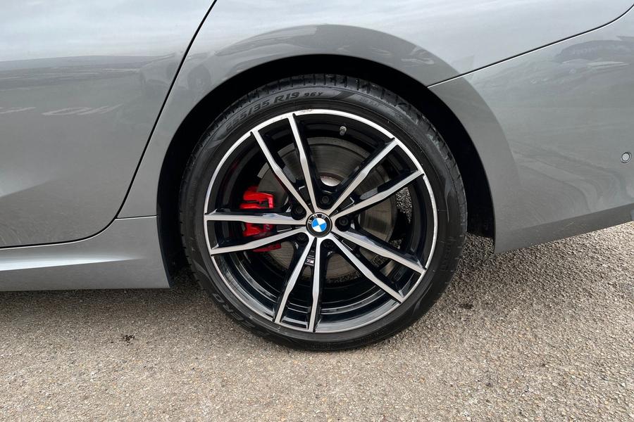 BMW 3 SERIES Photo autoimg-4485131aba0346f28a79e1a9a0285623756978f5.jpg