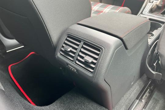 Volkswagen Golf Photo autoimg-4485d12bc2c00d8e419050e67951cddd4e2b47ae.jpg