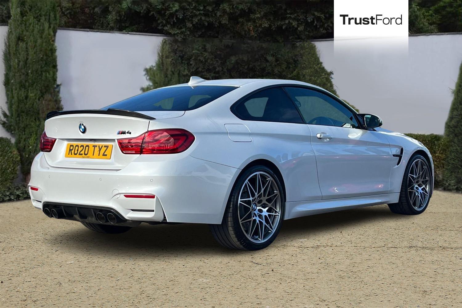 BMW M4 Photo 3