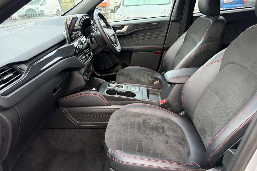 Ford Kuga Photo autoimg-448c4fb9ce072f0983d2a32a77e05b821f7c0623.jpg