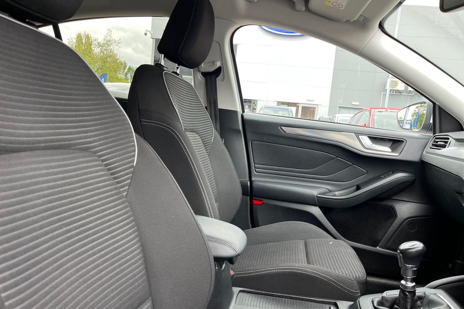 Ford FOCUS Photo 16