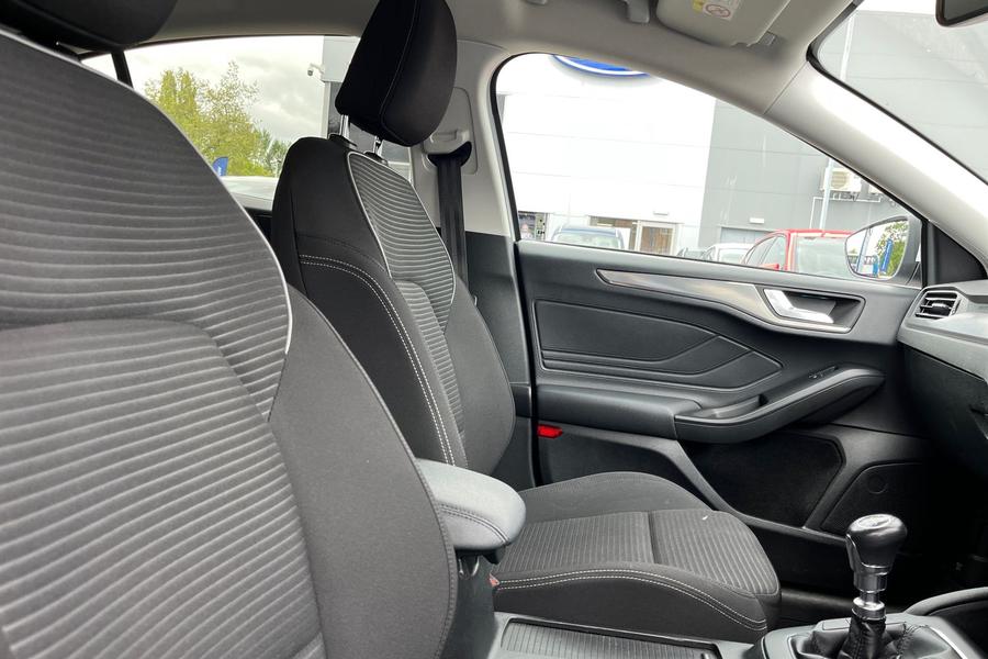 Ford FOCUS Photo autoimg-4490c5a251f10bf4df5d771af200d7a004e8e3f6.jpg