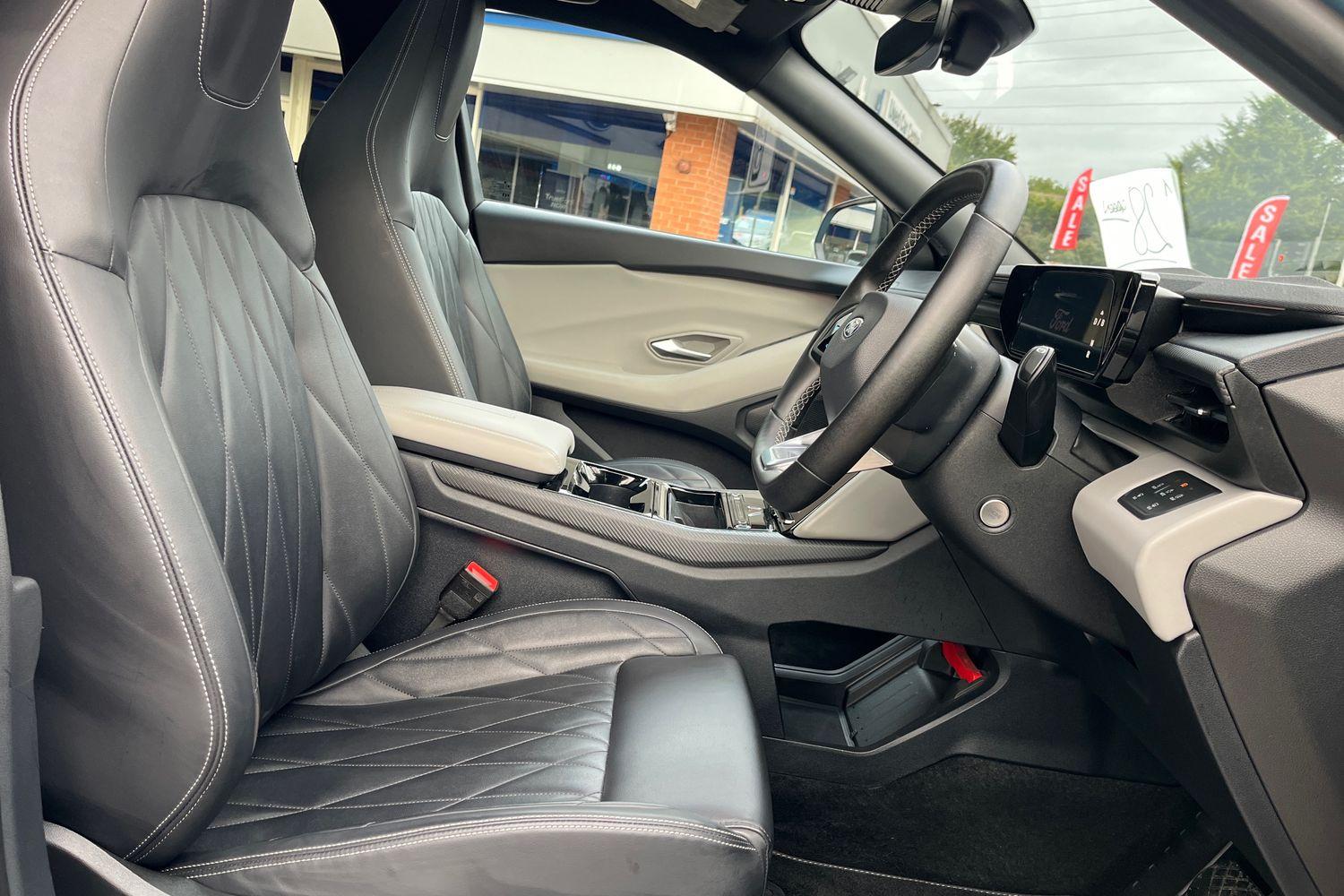 Ford EXPLORER Photo 16