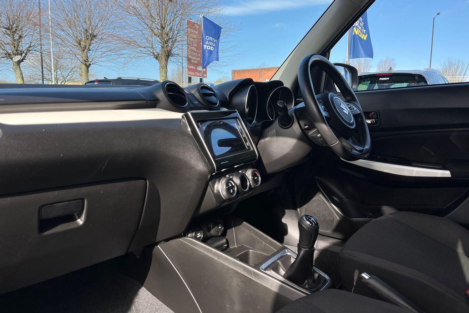Suzuki SWIFT Photo 17