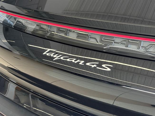 PORSCHE Taycan Photo 41