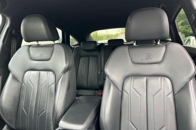 AUDI Q8 E-Tron Photo 21