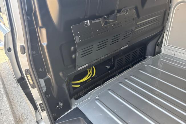 VOLKSWAGEN E-Transporter Photo 22