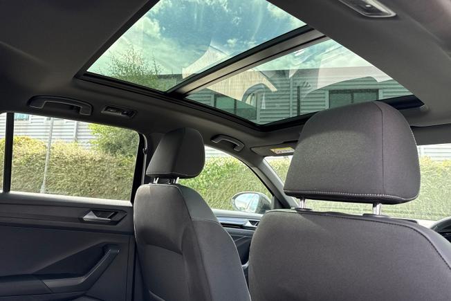 VOLKSWAGEN T-Roc Photo 33