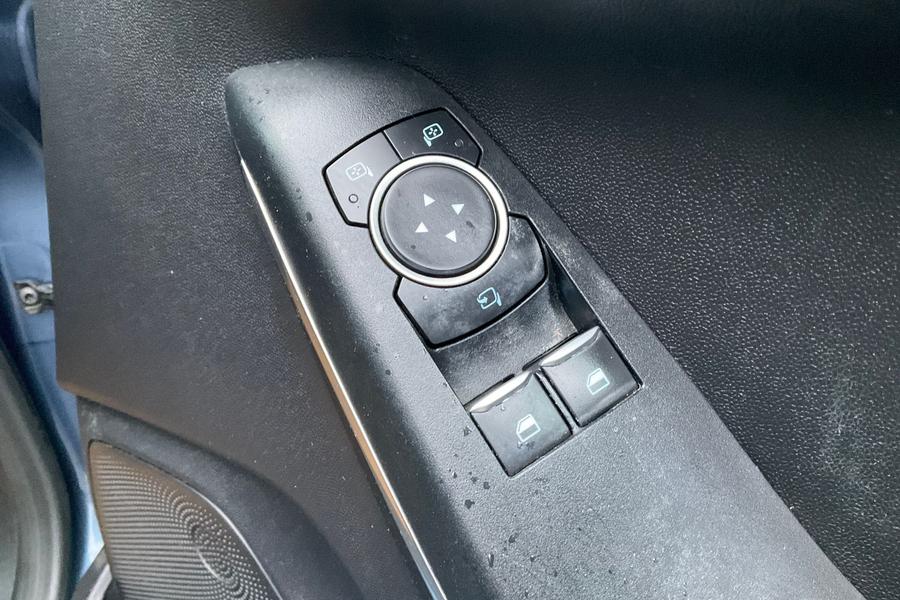 Ford FIESTA Photo autoimg-44b11dd7ab1dbf9ef7da4d961c649e9e264f4f75.jpg