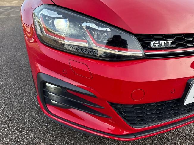 VOLKSWAGEN Golf Photo 30