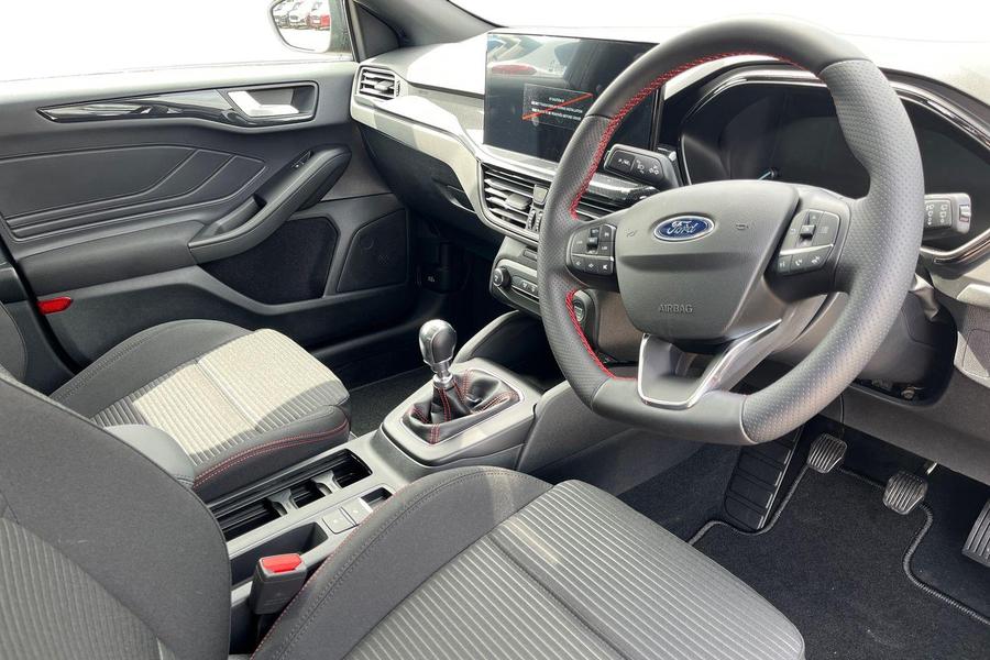 Ford FOCUS Photo autoimg-44bb6e125d01076744e2616c9af486a81e33f8b4.jpg