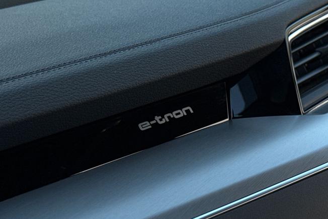 AUDI Q8 E-Tron Photo 47