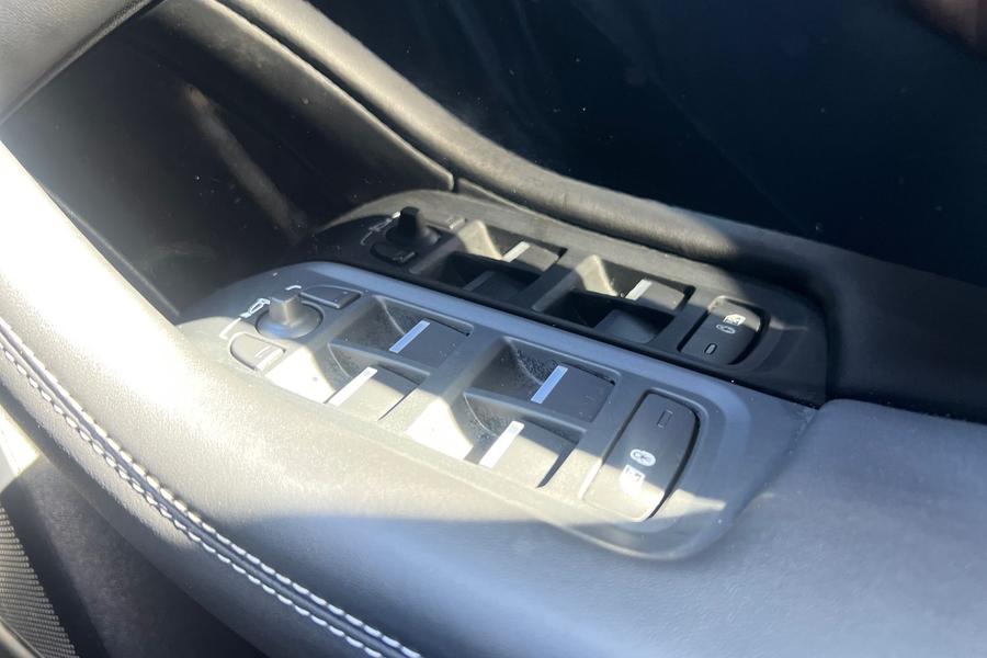 Jaguar I-PACE Photo autoimg-44c0d96ef86aadd1259b5487ecd16c3ff62a2da5.jpg