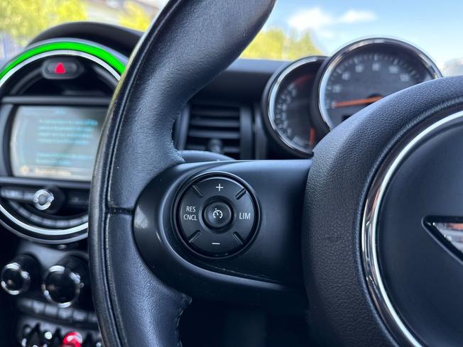 MINI Convertible Photo 16