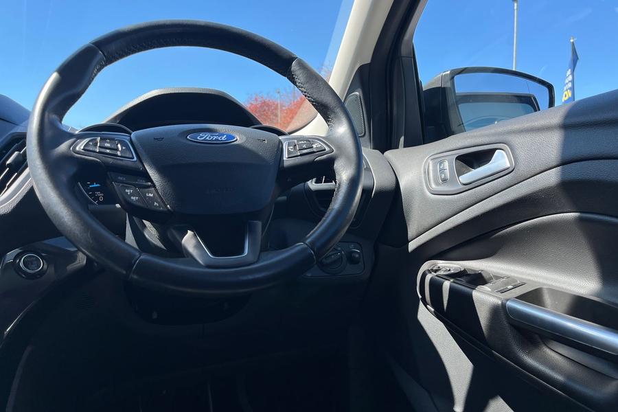 Ford KUGA Photo autoimg-44c575074bea460268045bdc5e97fab3e4fab47f.jpg