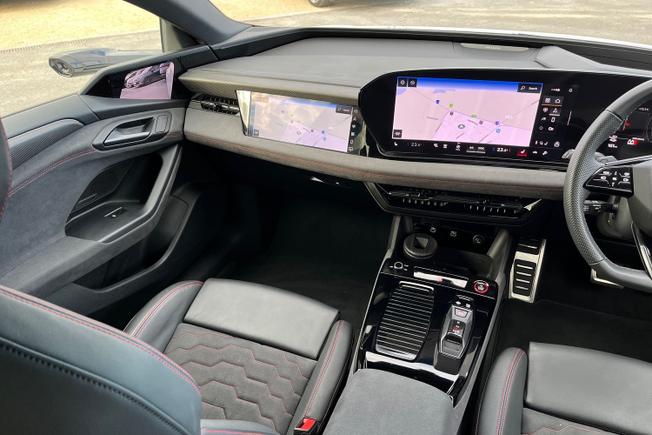 AUDI S6 E-Tron Avant Photo 60