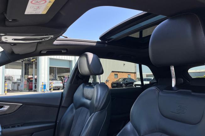AUDI Q8 Photo 60